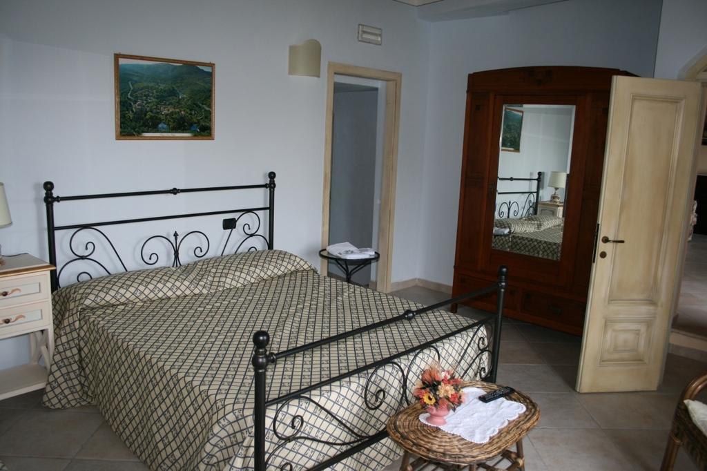 Casa Vacanze San Francesco Бани Сан Филипо Стая снимка